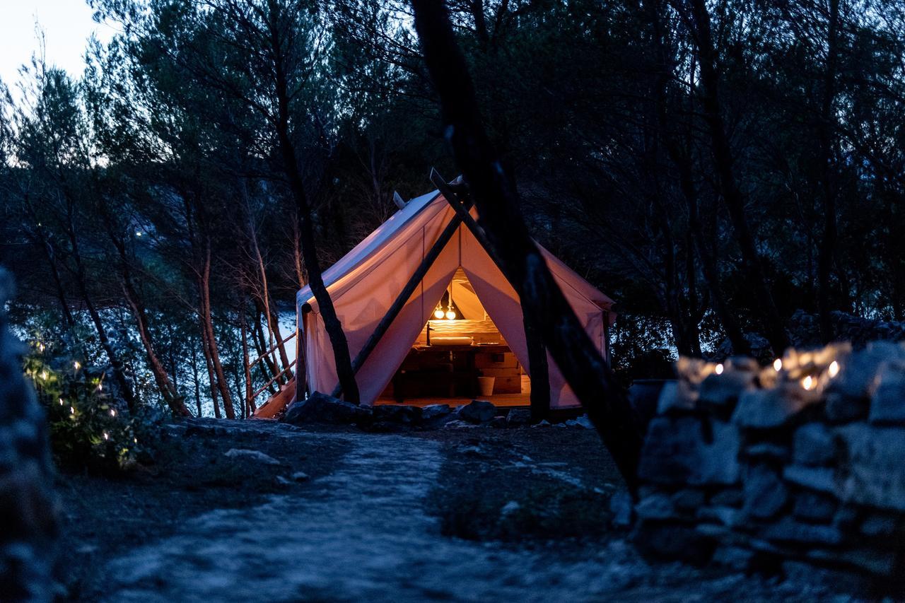 Plage Cachee - Glamping Vrboska Exteriör bild