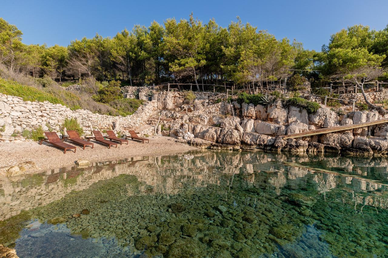 Plage Cachee - Glamping Vrboska Exteriör bild